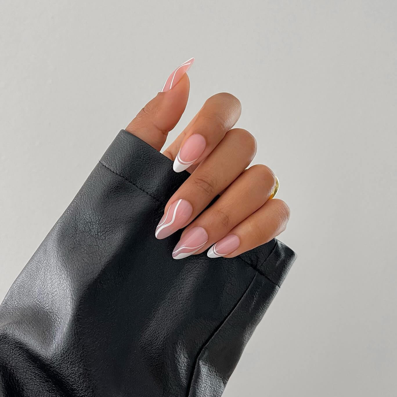 White Swirl | Medium Almond