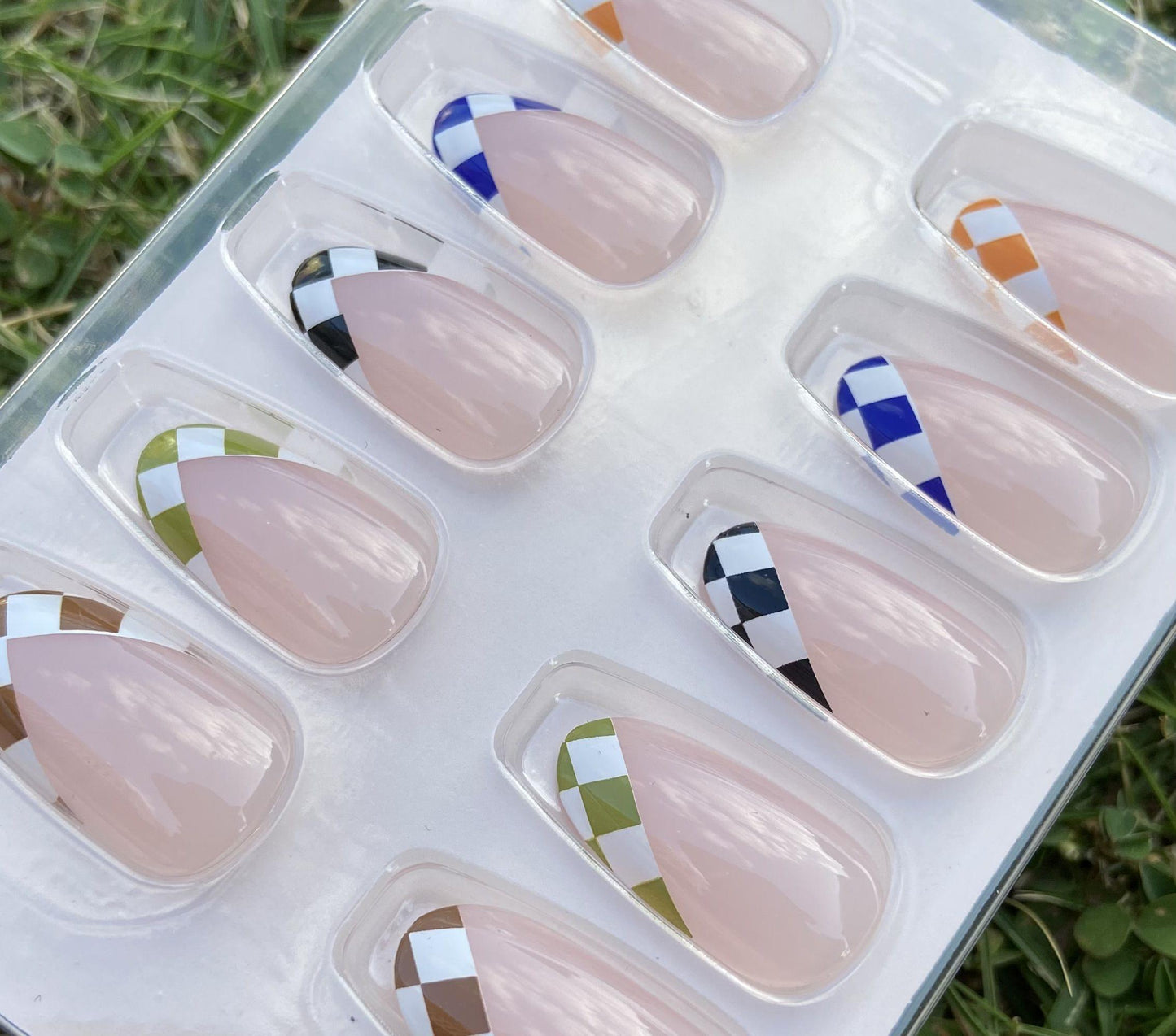 Summer Checker | Medium Oval