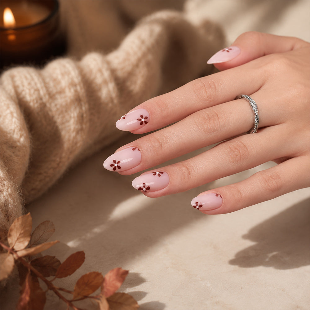 【NAILS INC】希少＆限定多数！まとめ売り28本ベーストップ込★すぐ使用◎ Mocha Daisy | Short Almond | EASY PRESS™ – Ellie Young Nails