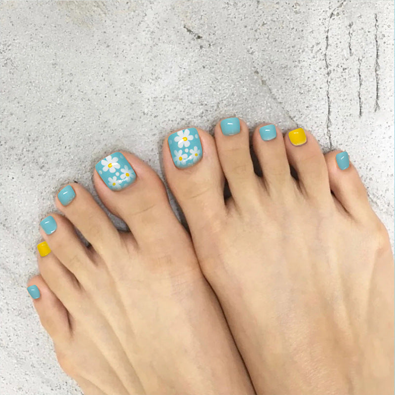 Blue daisy toe nails