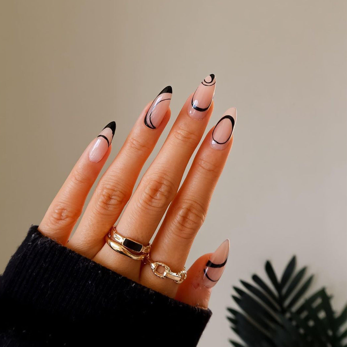 Fingernails - Ingrown fingernails - Dark Line - Fingernail Pain