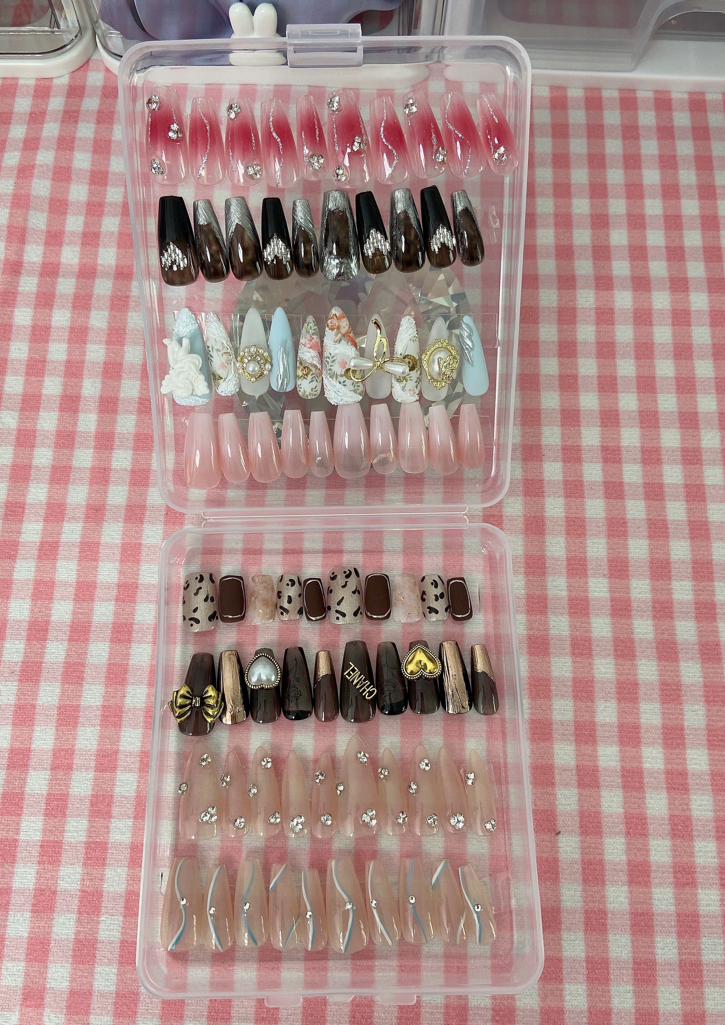 Potable Nail storage box for 8 pairs of nails